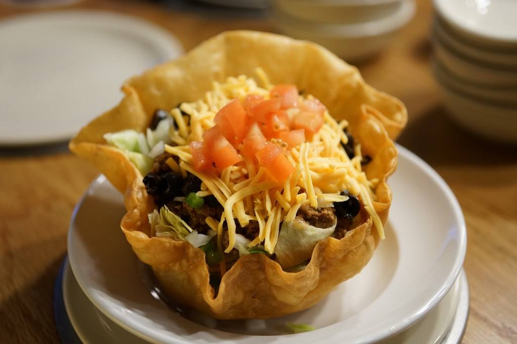 Emma Jeans Restaurant & Lounge | restaurant | 2117 Antique City Dr, Walnut, IA 51577, USA | 7127842500 OR +1 712-784-2500