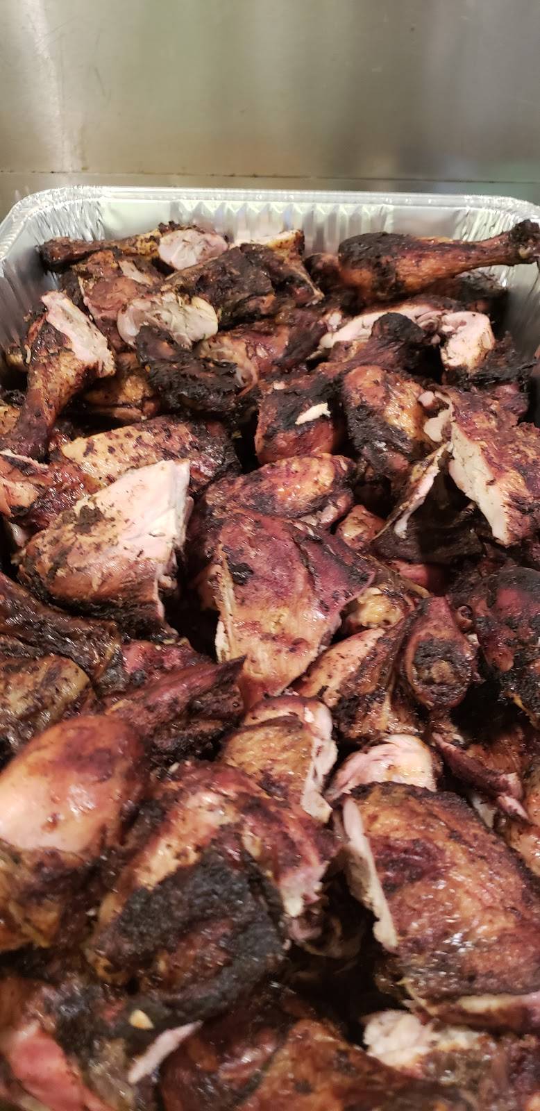 Christines Pot Of Gold | restaurant | 1374 Park Ave, Bridgeport, CT 06604, USA | 2038709551 OR +1 203-870-9551