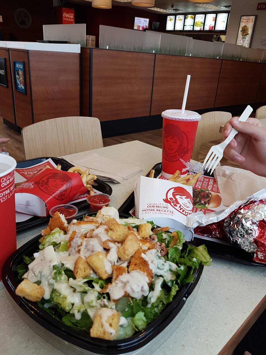 Wendys | restaurant | 2400 Dundas St W, Mississauga, ON L5K 2R8, Canada | 9058558953 OR +1 905-855-8953