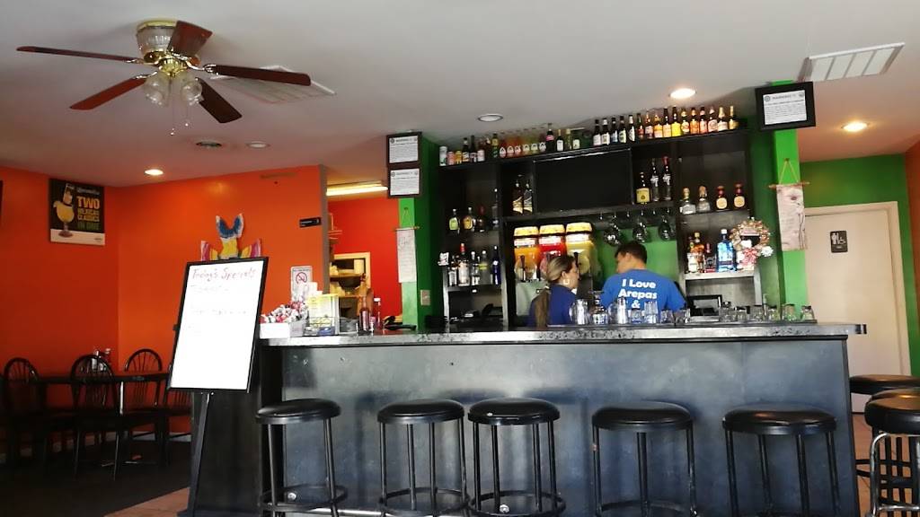 El Arepazo Y Pupuseria | restaurant | 22799 Lorain Rd, Cleveland, OH 44126, USA | 4407161961 OR +1 440-716-1961