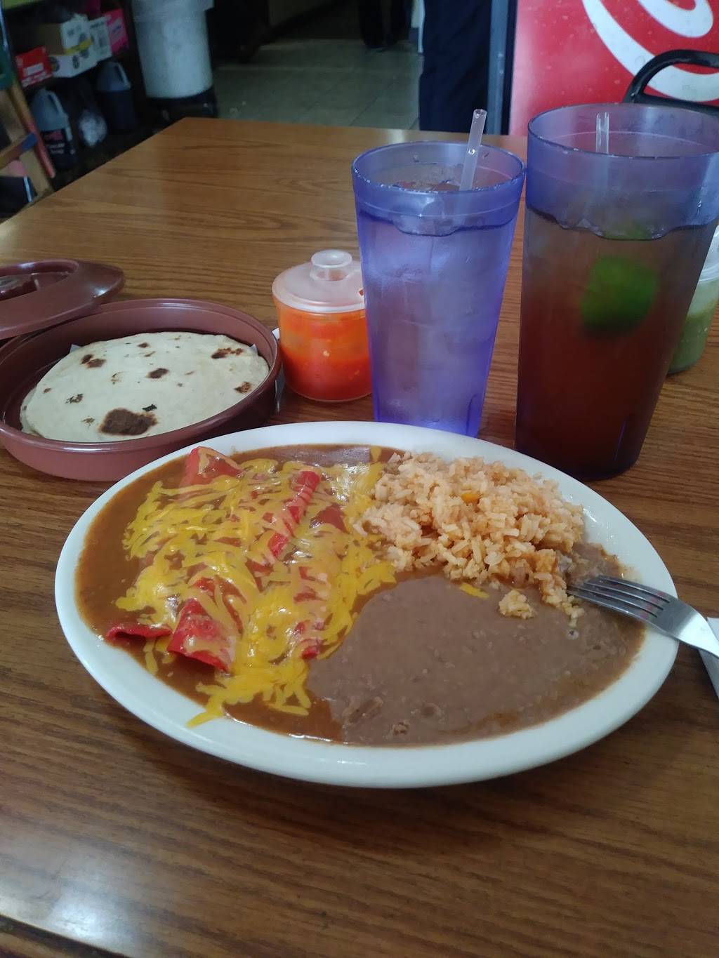 La Placita Mexican Cafe | restaurant | 5403 W Commerce St, San Antonio, TX 78237, USA | 2104336622 OR +1 210-433-6622