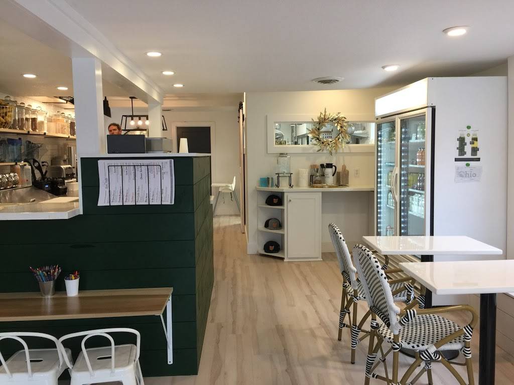 Local Roots Juice Co. | restaurant | 306 Elm St, Perrysburg, OH 43551, USA | 5673318037 OR +1 567-331-8037