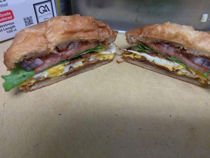 Dakomfort Zone | restaurant | 740 N Warman Ave, Indianapolis, IN 46222, USA | 3176611802 OR +1 317-661-1802