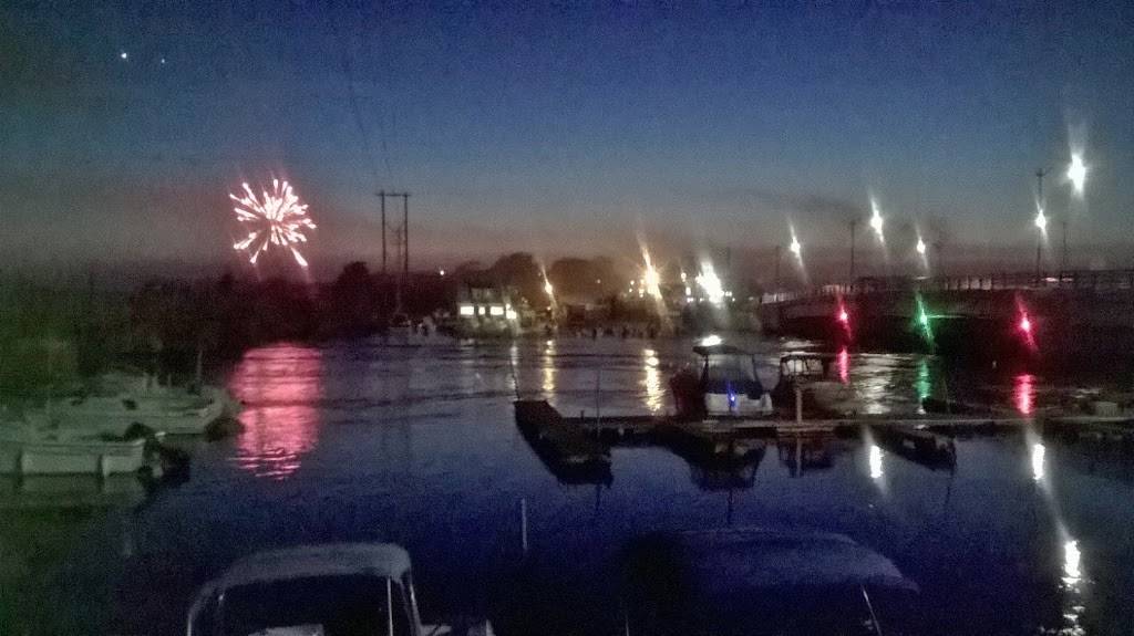 Buzzards Bay Marina | restaurant | 2 Main St, Buzzards Bay, MA 02532, USA | 5087591880 OR +1 508-759-1880