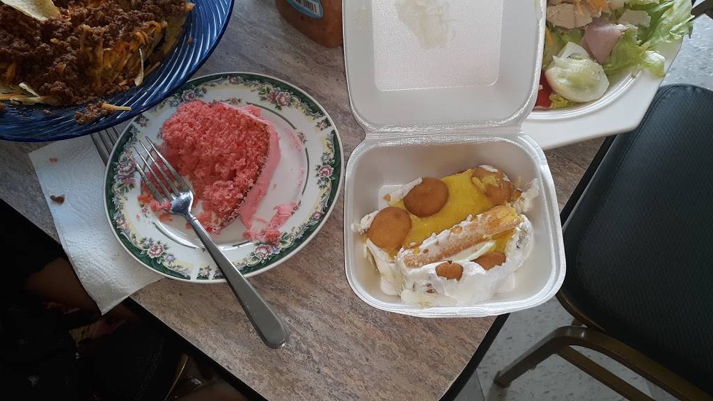 Hot Dog Hut | restaurant | 2102 Williamson Rd NE, Roanoke, VA 24012, USA | 5402939795 OR +1 540-293-9795