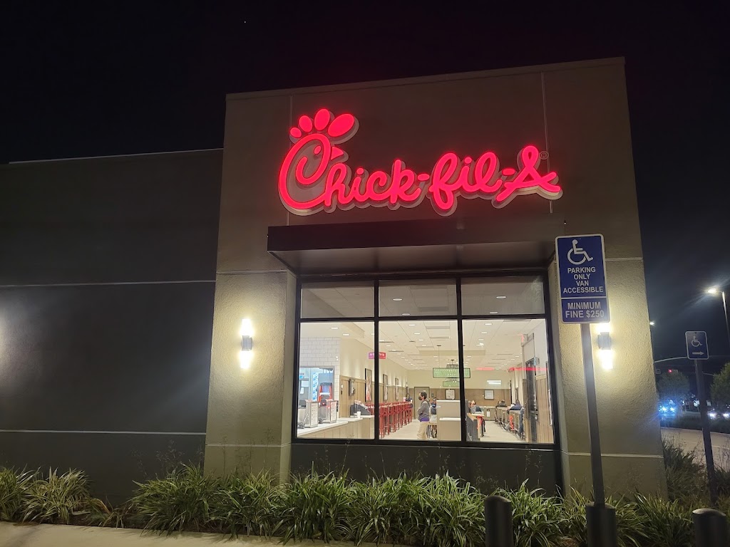 Chick-fil-A | restaurant | 1701 N Tustin Ave, Santa Ana, CA 92705, USA | 7146629599 OR +1 714-662-9599