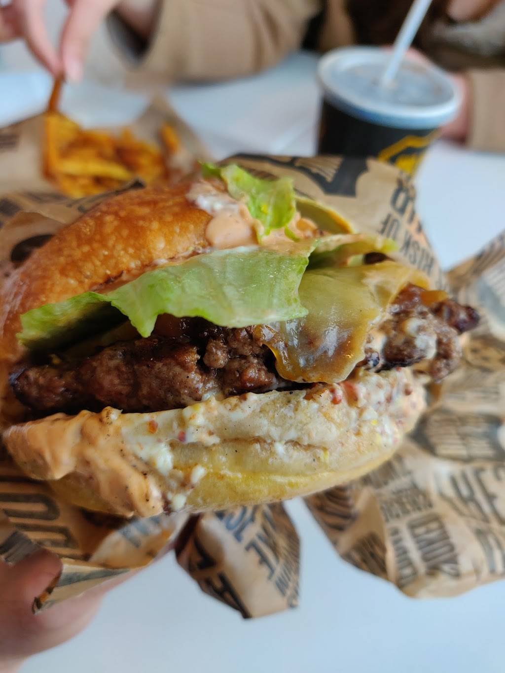 Big Smoke Burger | restaurant | Sherway Gardens Mall, 25 The West Mall, Etobicoke, ON M9C 1B8, Canada | 4166214848 OR +1 416-621-4848