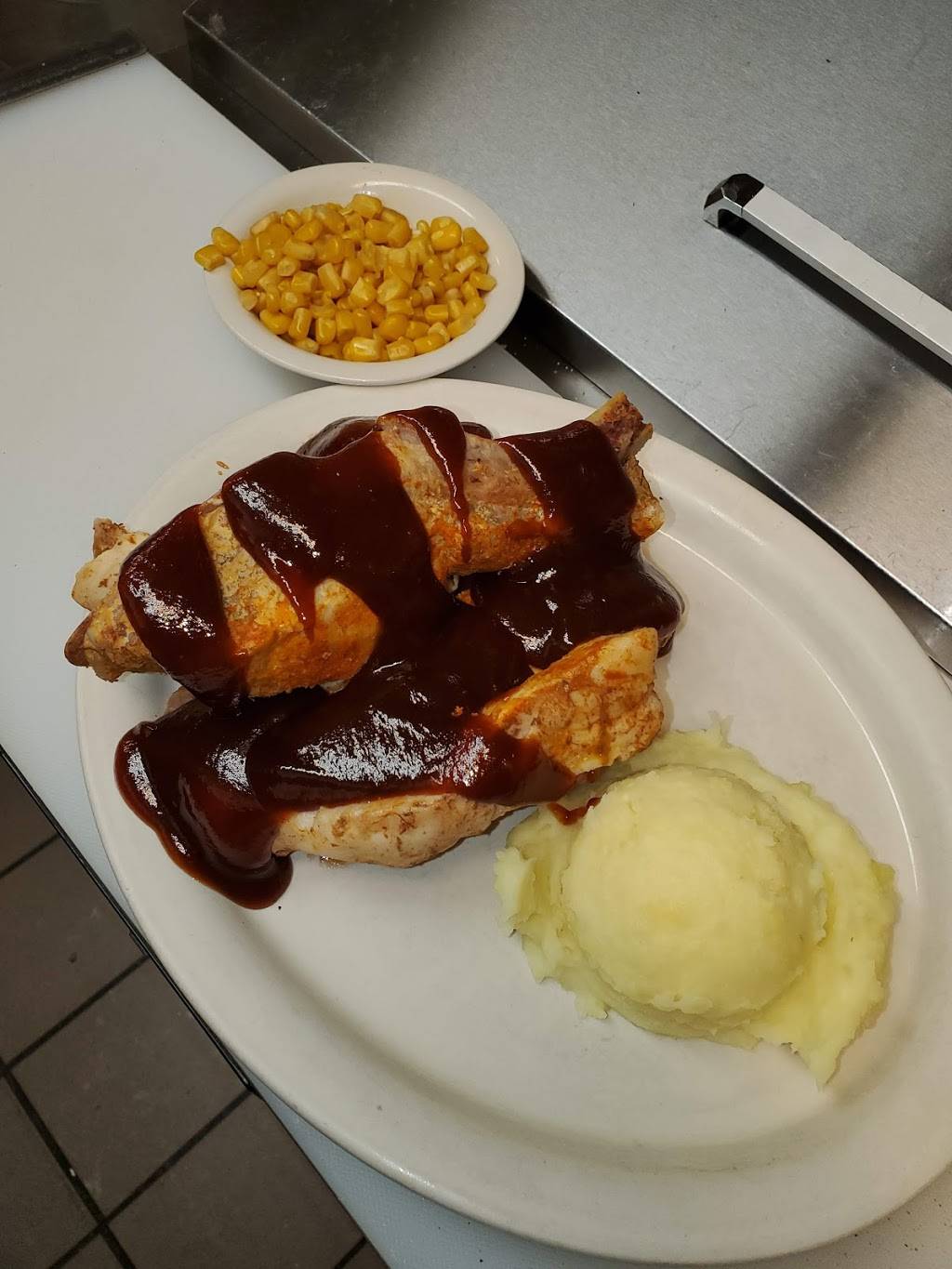 Home Plate Cafe Llc | restaurant | 804 S Main St, Shawano, WI 54166, USA | 7155263434 OR +1 715-526-3434