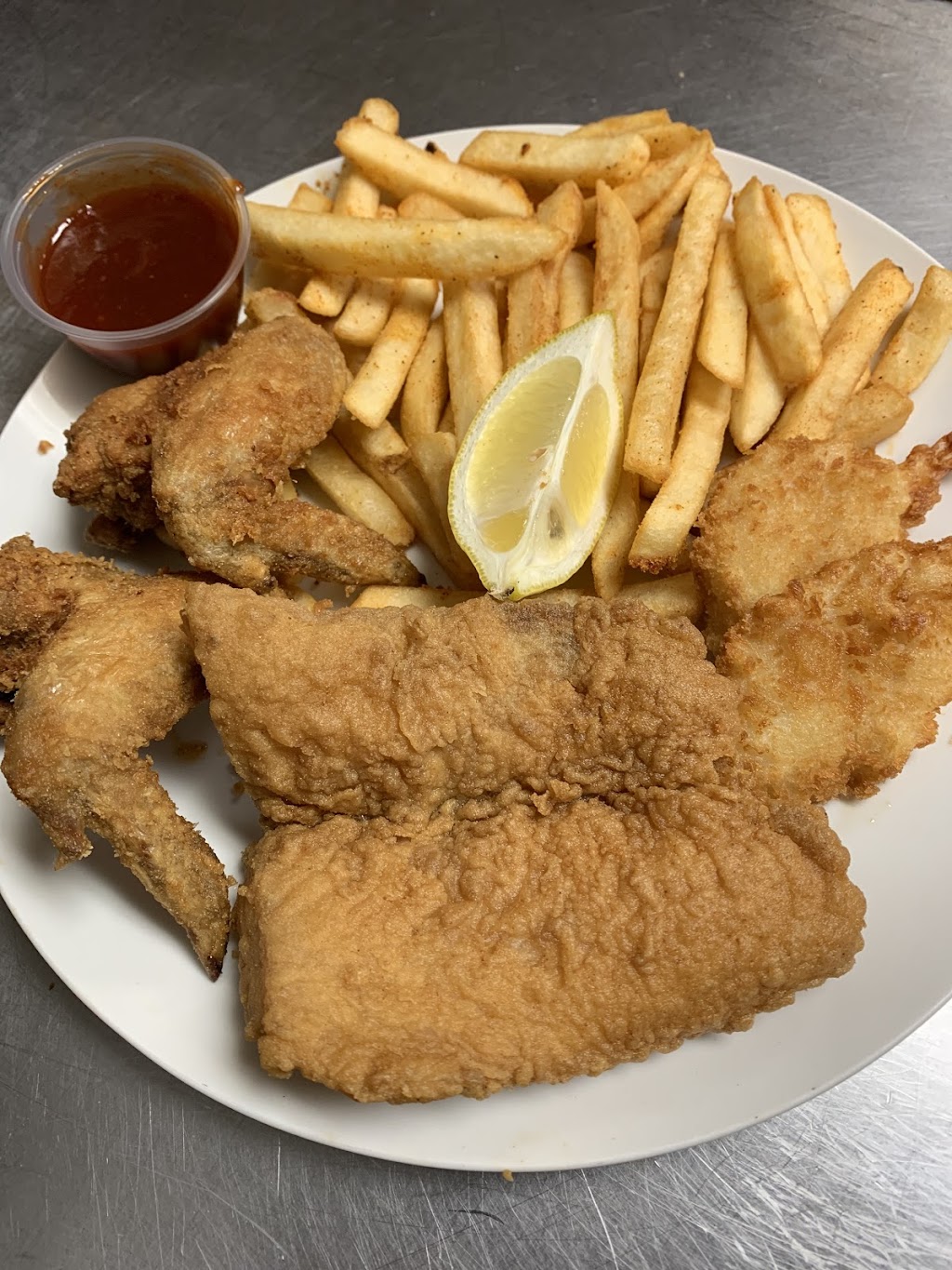 Golden grill & Cajun seafood | restaurant | 444 Maryland Ave W, St Paul, MN 55117, USA | 6514874017 OR +1 651-487-4017