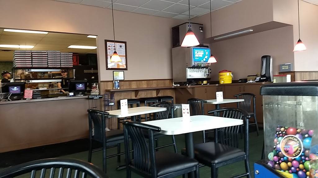 Mancinos Pizza & Grinders of Traverse City Chums Corner | restaurant | 841 US-31, Traverse City, MI 49685, USA | 2319434844 OR +1 231-943-4844