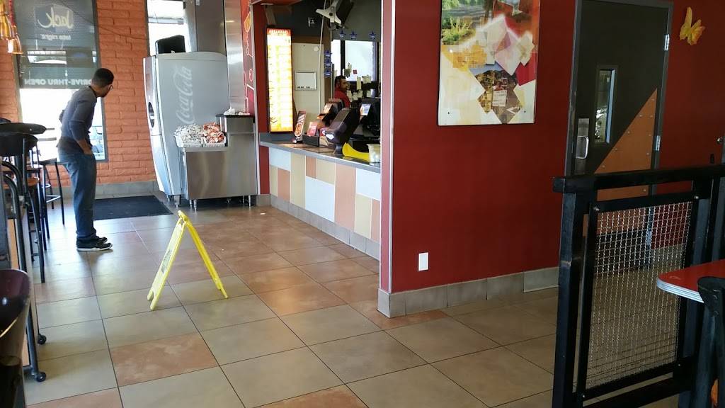 Jack in the Box | restaurant | 440 E Southern Ave, Mesa, AZ 85204, USA | 4809621938 OR +1 480-962-1938
