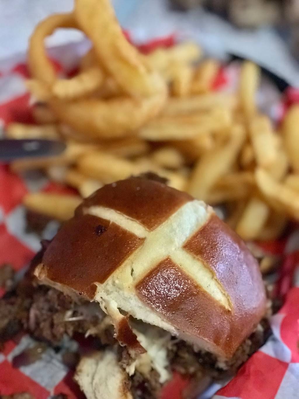 Christys Pub Grub | restaurant | 69 S Main St, Crossville, TN 38555, USA | 9313370531 OR +1 931-337-0531