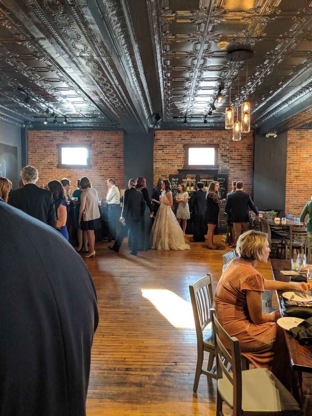 The Kitchen | restaurant | 231 E Livingston Ave, Columbus, OH 43215, USA | 6142258940 OR +1 614-225-8940