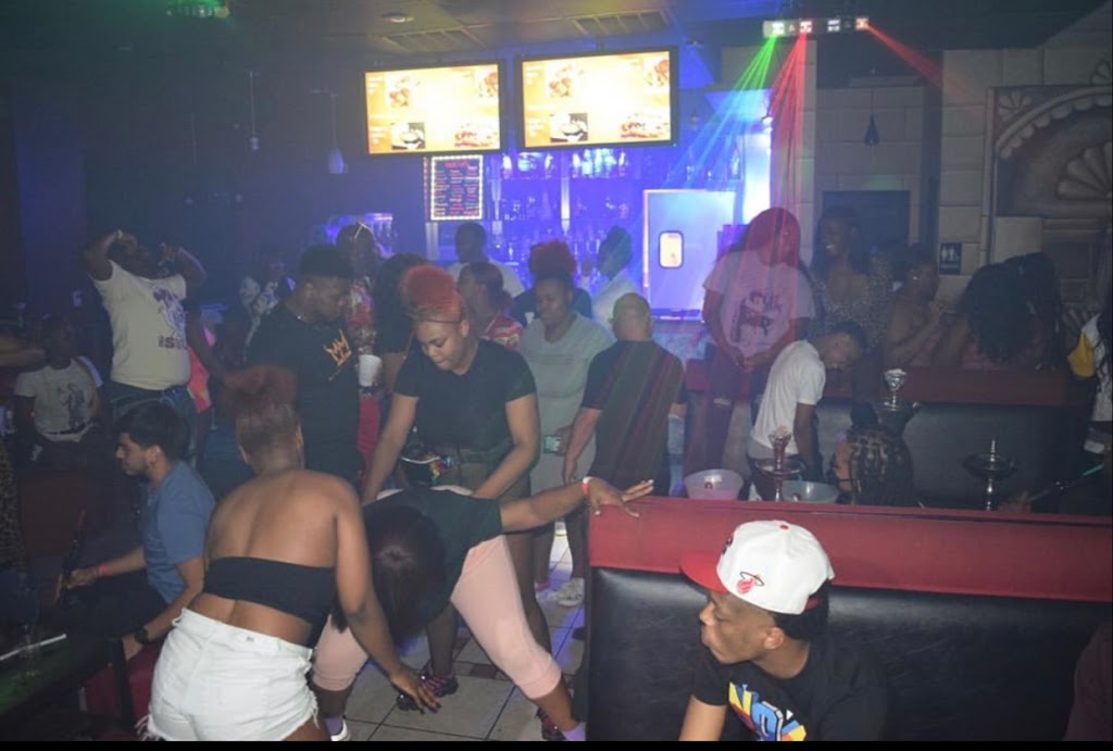 Luna hookah lounge bar & grill | restaurant | 10541 Cypress Creek Pkwy, Houston, TX 77070, USA | 8329124395 OR +1 832-912-4395