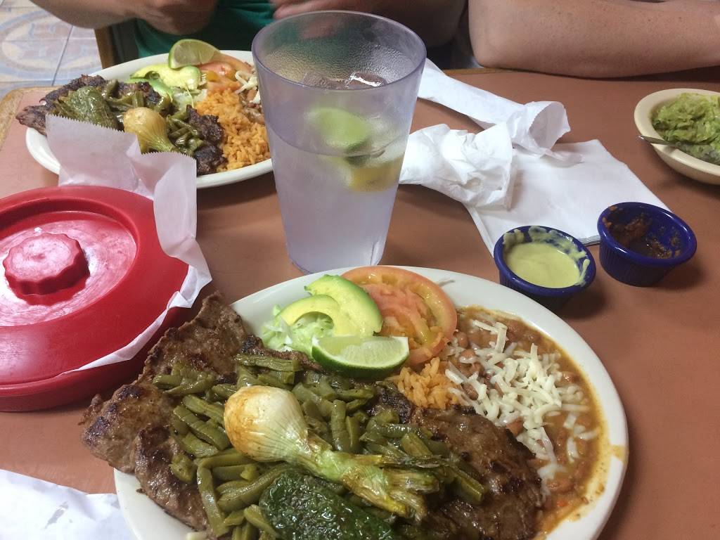 Taqueria Los Jaliscienses | restaurant | 6400 S 1st St, Austin, TX 78745, USA | 5129168222 OR +1 512-916-8222
