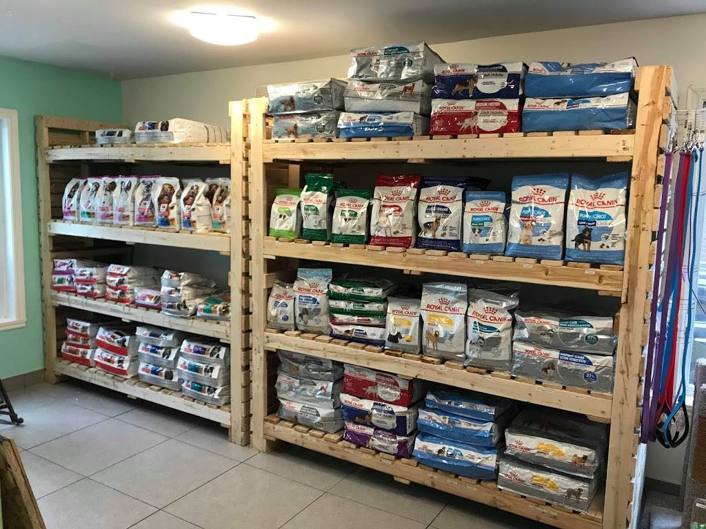 CHEZ LUC- Café et Boutique pour animaux | restaurant | 1050 Boulevard Laurier E, Saint-Hyacinthe, QC J2T 1K1, Canada | 4502523647 OR +1 450-252-3647