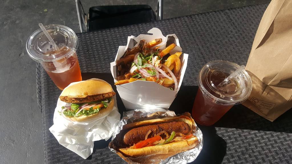 The Hens Roost | restaurant | 1916 G St, Bakersfield, CA 93301, USA | 6618647048 OR +1 661-864-7048