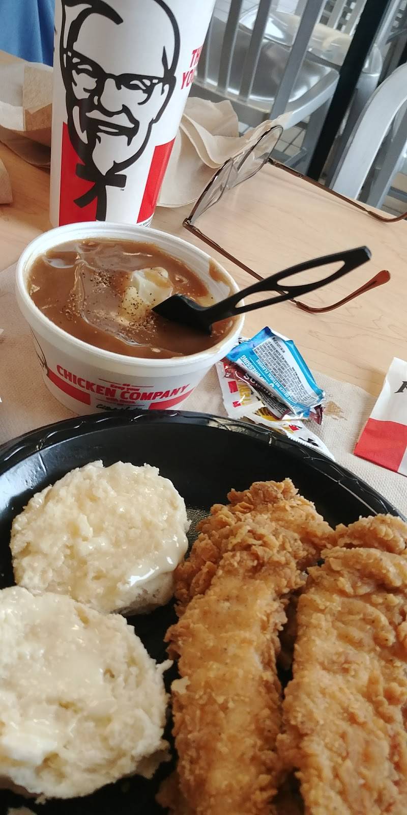 KFC | restaurant | 2992 N College Ave, Fayetteville, AR 72703, USA | 4794446641 OR +1 479-444-6641