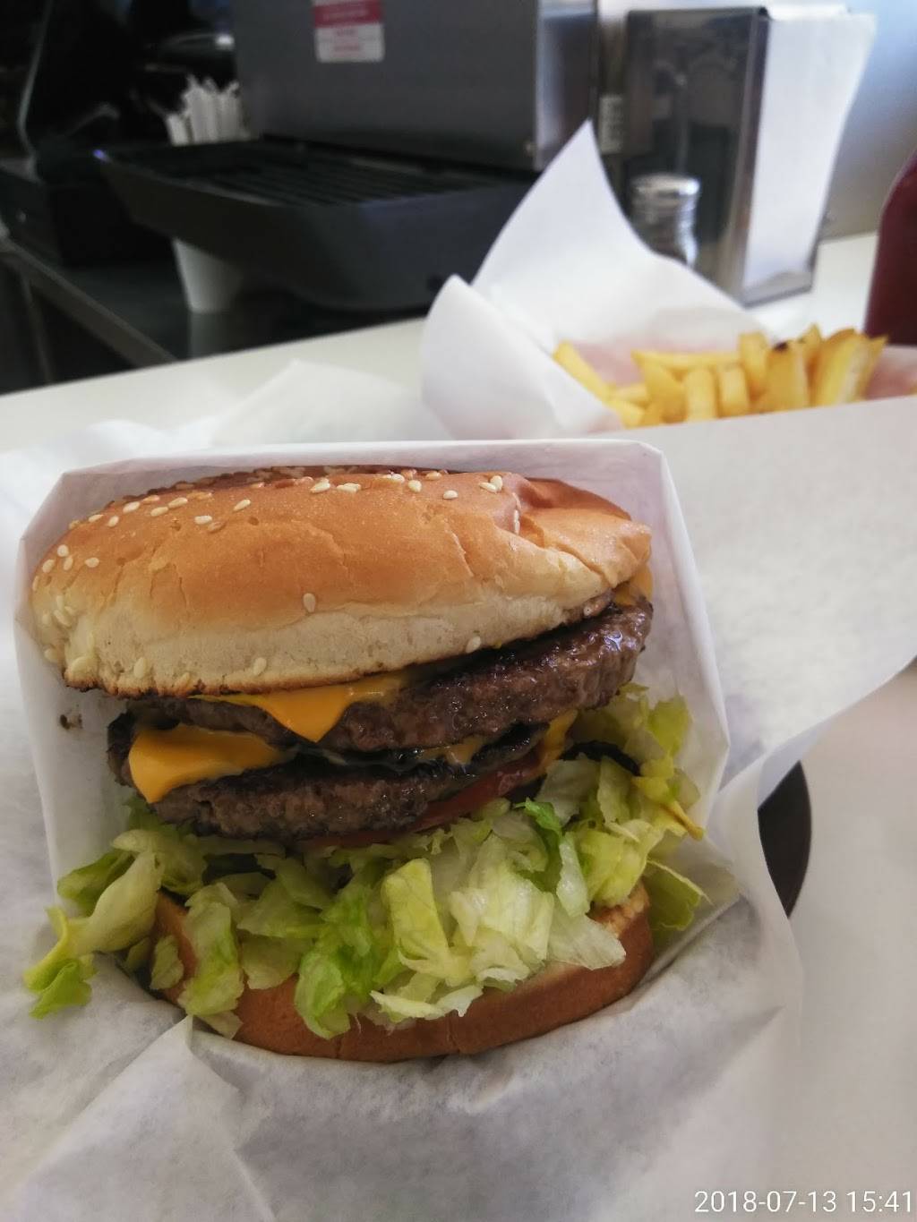 Giant Burger | restaurant | 24134 Mission Blvd, Hayward, CA 94544, USA | 5107332665 OR +1 510-733-2665