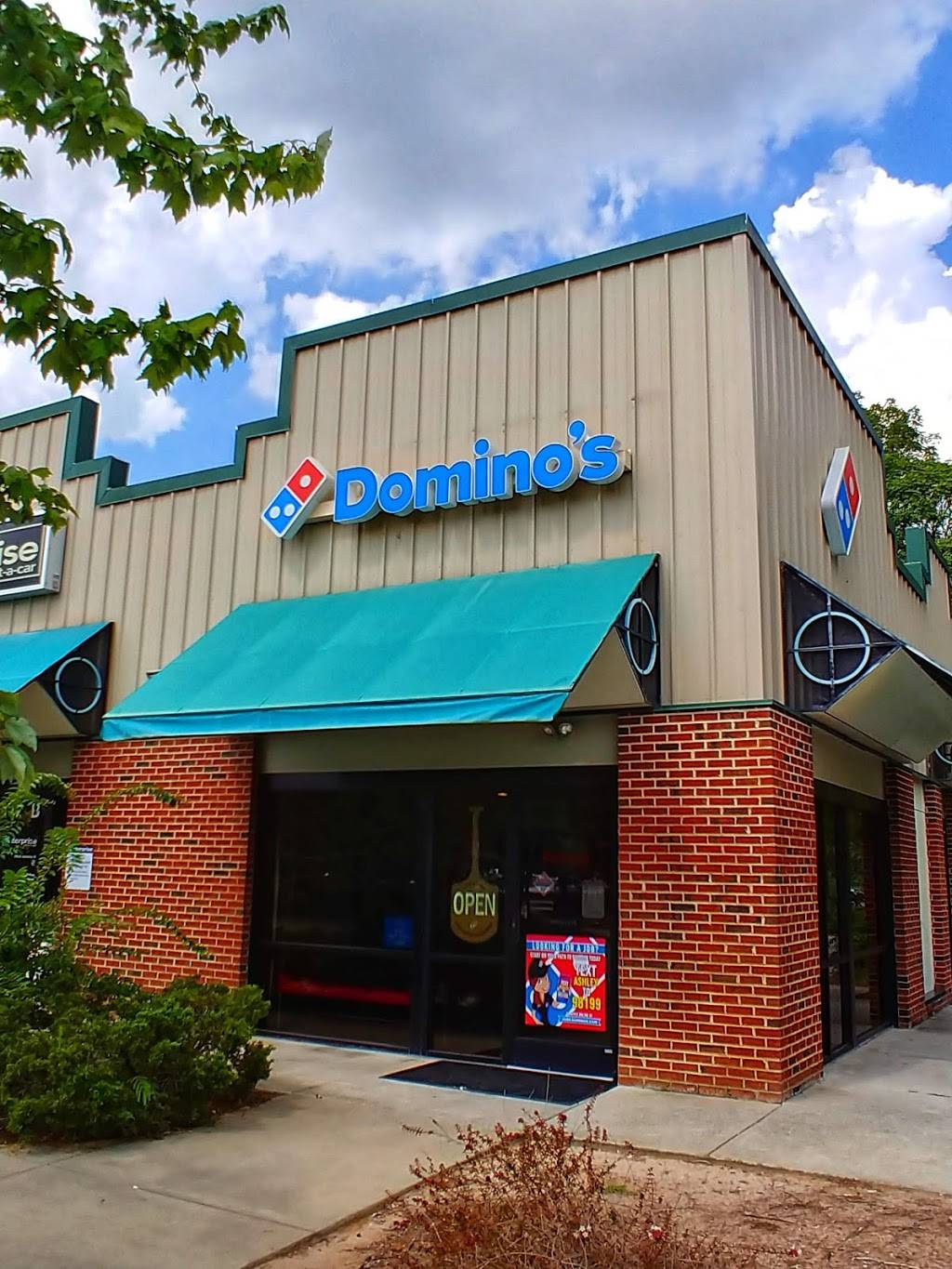 Dominos Pizza | meal delivery | 112 John Earl St, Hillsborough, NC 27278, USA | 9197323001 OR +1 919-732-3001