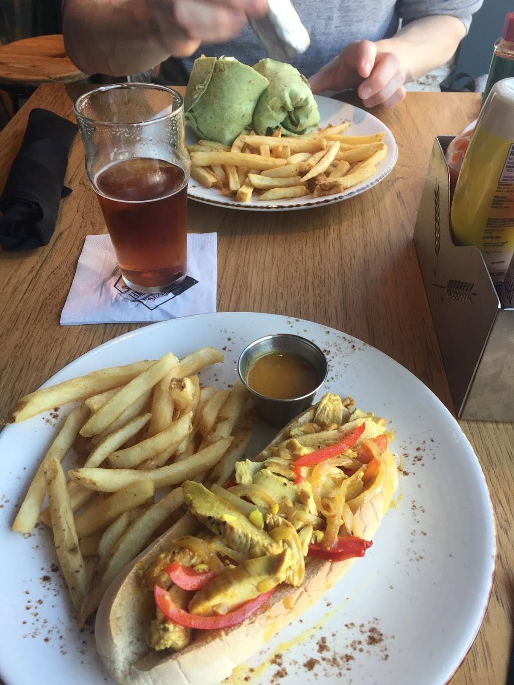 Meeting at Market | restaurant | 120 Market St, Charleston, SC 29401, USA | 8437247205 OR +1 843-724-7205