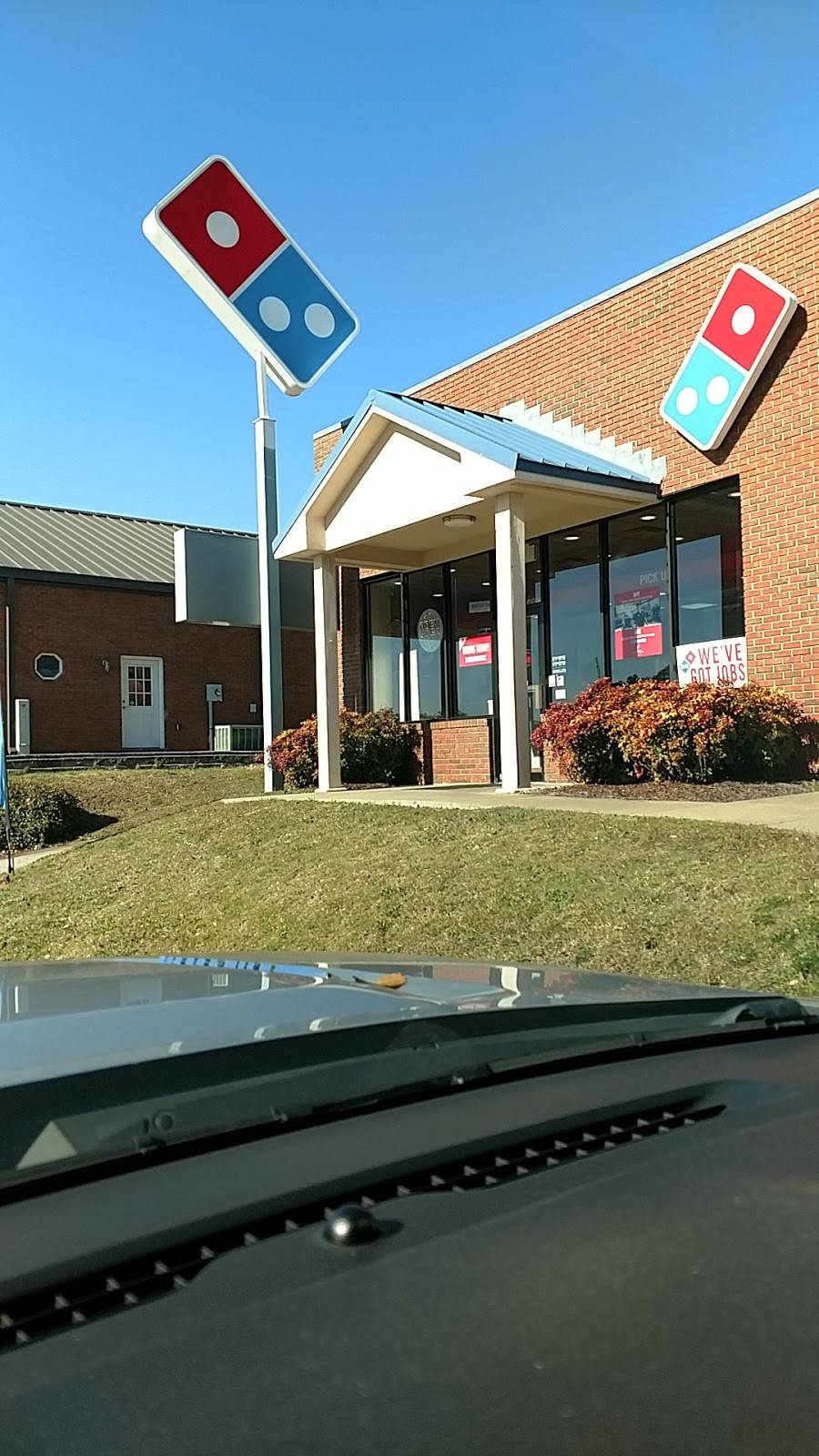 Dominos Pizza | meal delivery | 101 Corporate Plaza Dr, LaGrange, GA 30241, USA | 7068836010 OR +1 706-883-6010