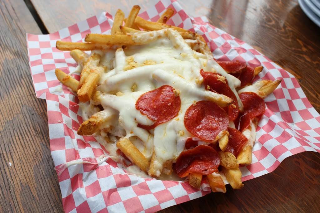 Roccos Tavern | restaurant | 12514 Ventura Blvd, Studio City, CA 91604, USA | 8189859876 OR +1 818-985-9876