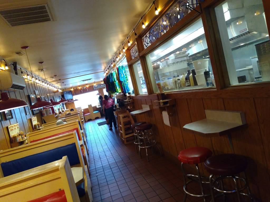 BBQ House | restaurant | 5227, 5002 E Oak Island Dr, Oak Island, NC 28465, USA | 9102011001 OR +1 910-201-1001