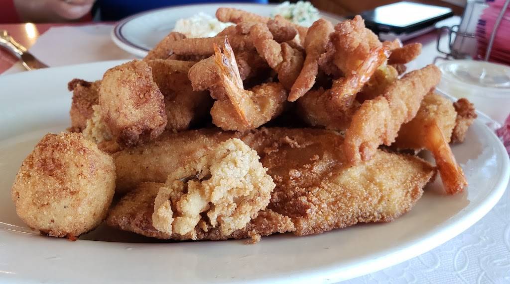 Rays Pier | restaurant | 18170 Desoto Ln, Benedict, MD 20612, USA | 3012743733 OR +1 301-274-3733