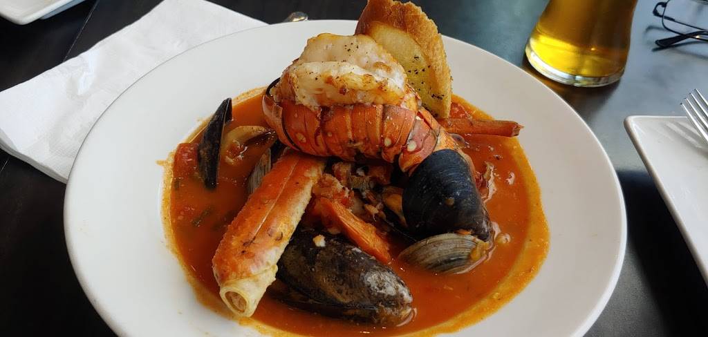 Dianas Oyster Bar and Grill | restaurant | 2105 Lawrence Ave E, Scarborough, ON M1R 2Z4, Canada | 4162881588 OR +1 416-288-1588