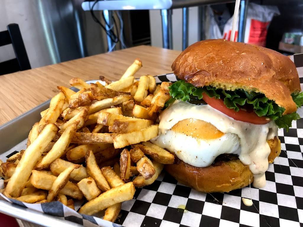 Top Gun Burger | restaurant | 1960 Lawrence Ave E, Scarborough, ON M1R 2Z1, Canada | 4167929440 OR +1 416-792-9440