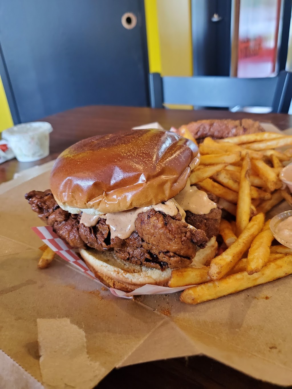 Nashville Coop | restaurant | 300 Snelling Ave S, St Paul, MN 55105, USA | 6513306737 OR +1 651-330-6737