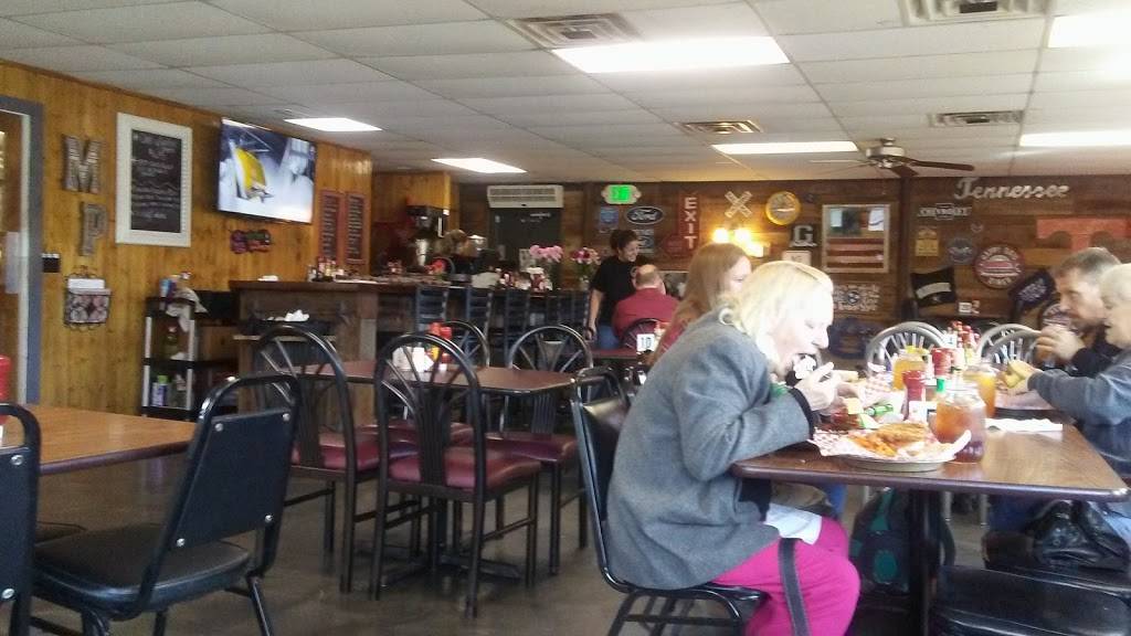 Michelles Palace Two BBQ | restaurant | 2577 US-41, Greenbrier, TN 37073, USA | 6158632085 OR +1 615-863-2085