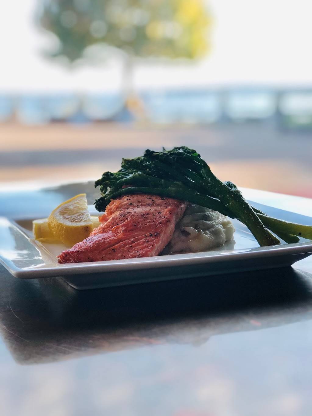 Beachfront Martini Lounge | restaurant | 3073 NW Bucklin Hill Rd, Silverdale, WA 98383, USA | 3606981000 OR +1 360-698-1000