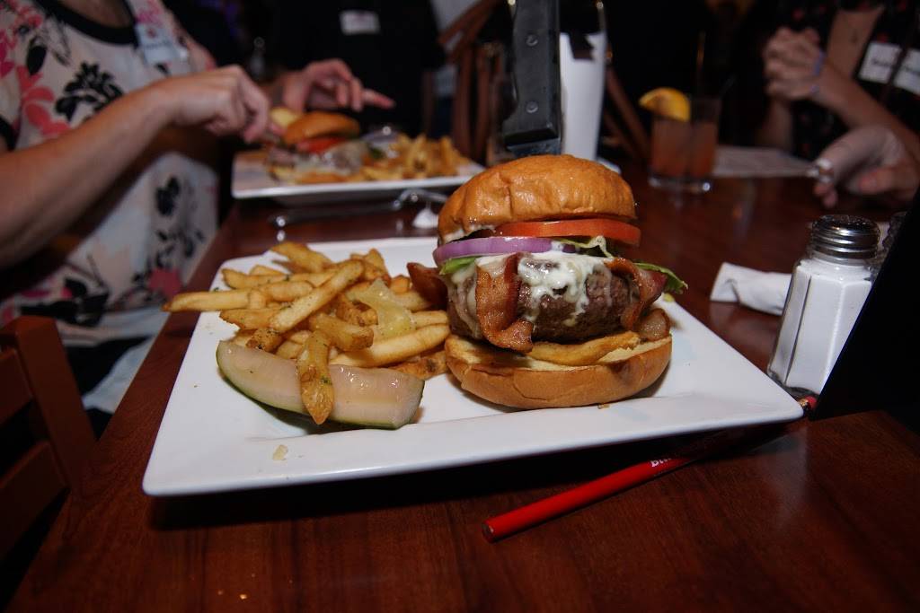 OBS Oyster Bar And Steaks | restaurant | 2947 Shore Dr, Virginia Beach, VA 23451, USA | 7572273516 OR +1 757-227-3516