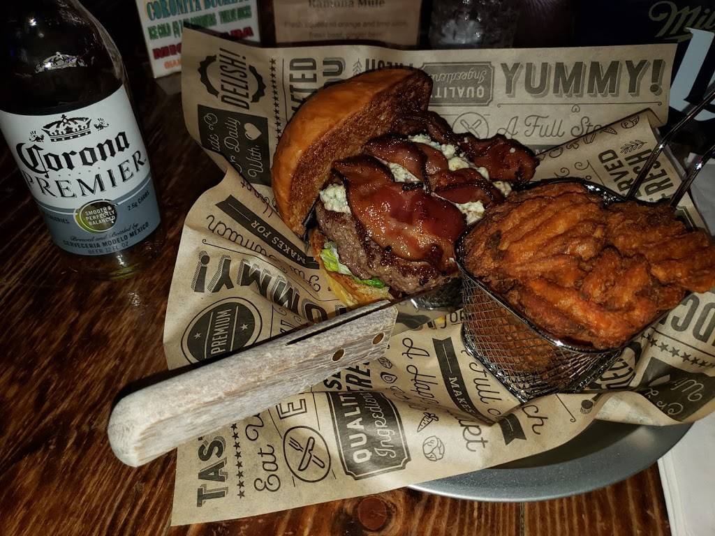 Way Point Saloon aka Mollys | restaurant | 1270 Main St, Ramona, CA 92065, USA | 7607899050 OR +1 760-789-9050