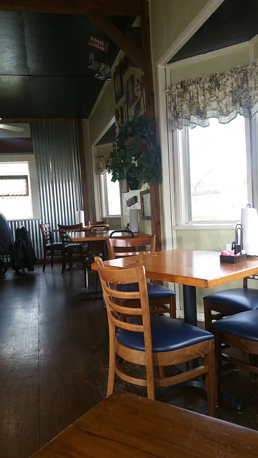 Buffalo Creek BBQ | restaurant | 402 W Henderson St, Cleburne, TX 76033, USA | 8176456950 OR +1 817-645-6950