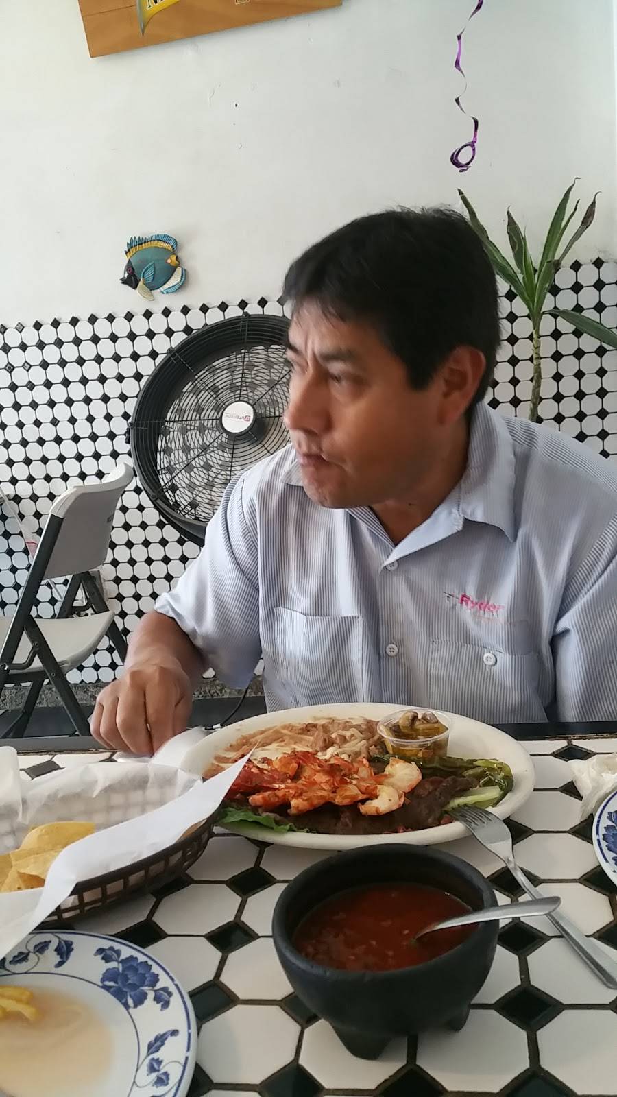 La Ronda Restaurant | restaurant | 3531 East Cesar E Chavez Avenue, Los Angeles, CA 90063, USA | 3232670358 OR +1 323-267-0358