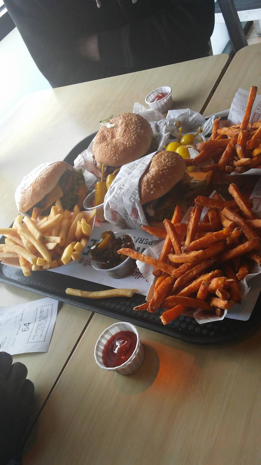 The Habit Burger Grill | meal takeaway | 2829 W March Ln, Stockton, CA 95219, USA | 2099551164 OR +1 209-955-1164