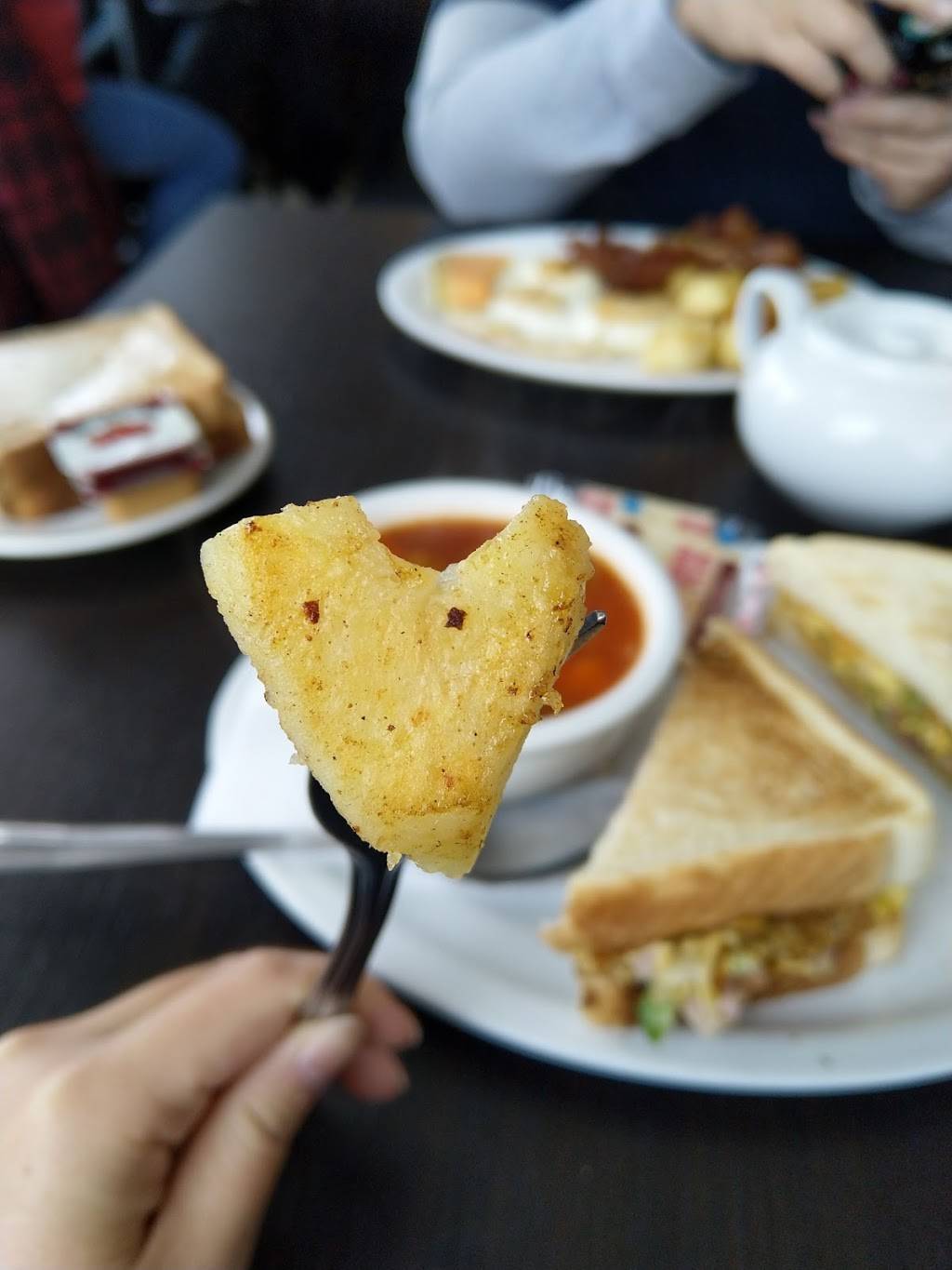 Donnellys | restaurant | 17915 Leslie St, Newmarket, ON L3Y 3E3, Canada | 9052355544 OR +1 905-235-5544