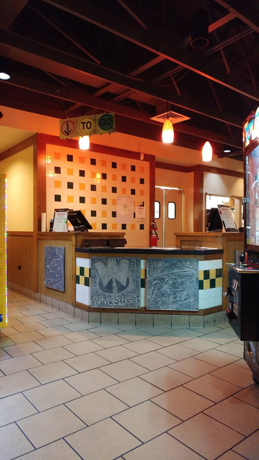 Pizza Hut | restaurant | 2800 W Belvidere Rd, Waukegan, IL 60085, USA | 8476239200 OR +1 847-623-9200