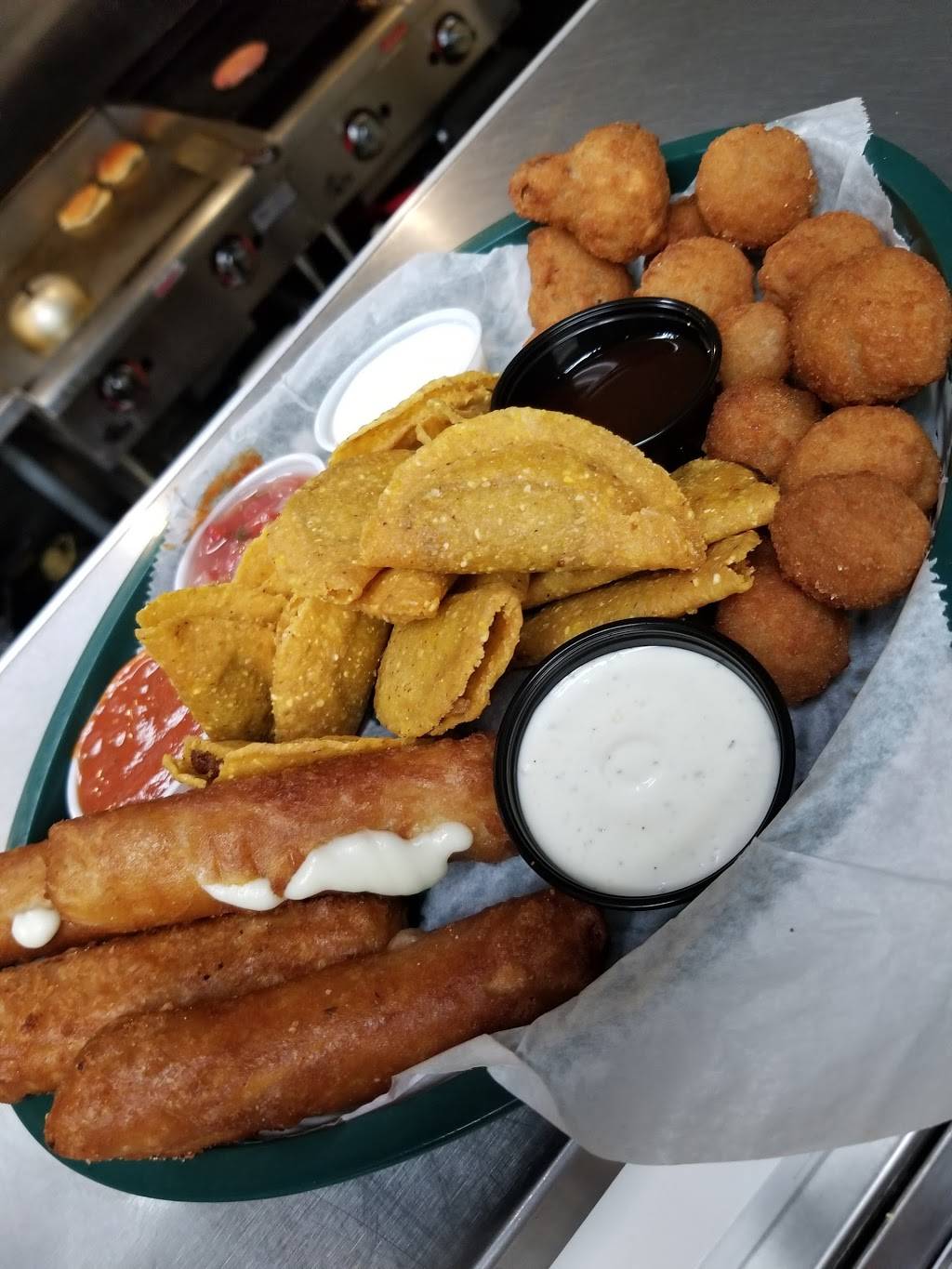 Spitfires on State | restaurant | 5018 W State St, Milwaukee, WI 53208, USA | 4147775060 OR +1 414-777-5060