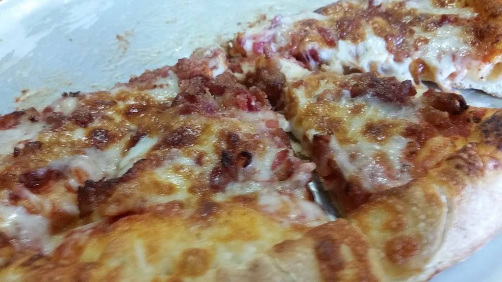 Lancaster House of Pizza | restaurant | 95 Main St, Lancaster, NH 03584, USA | 6037880964 OR +1 603-788-0964