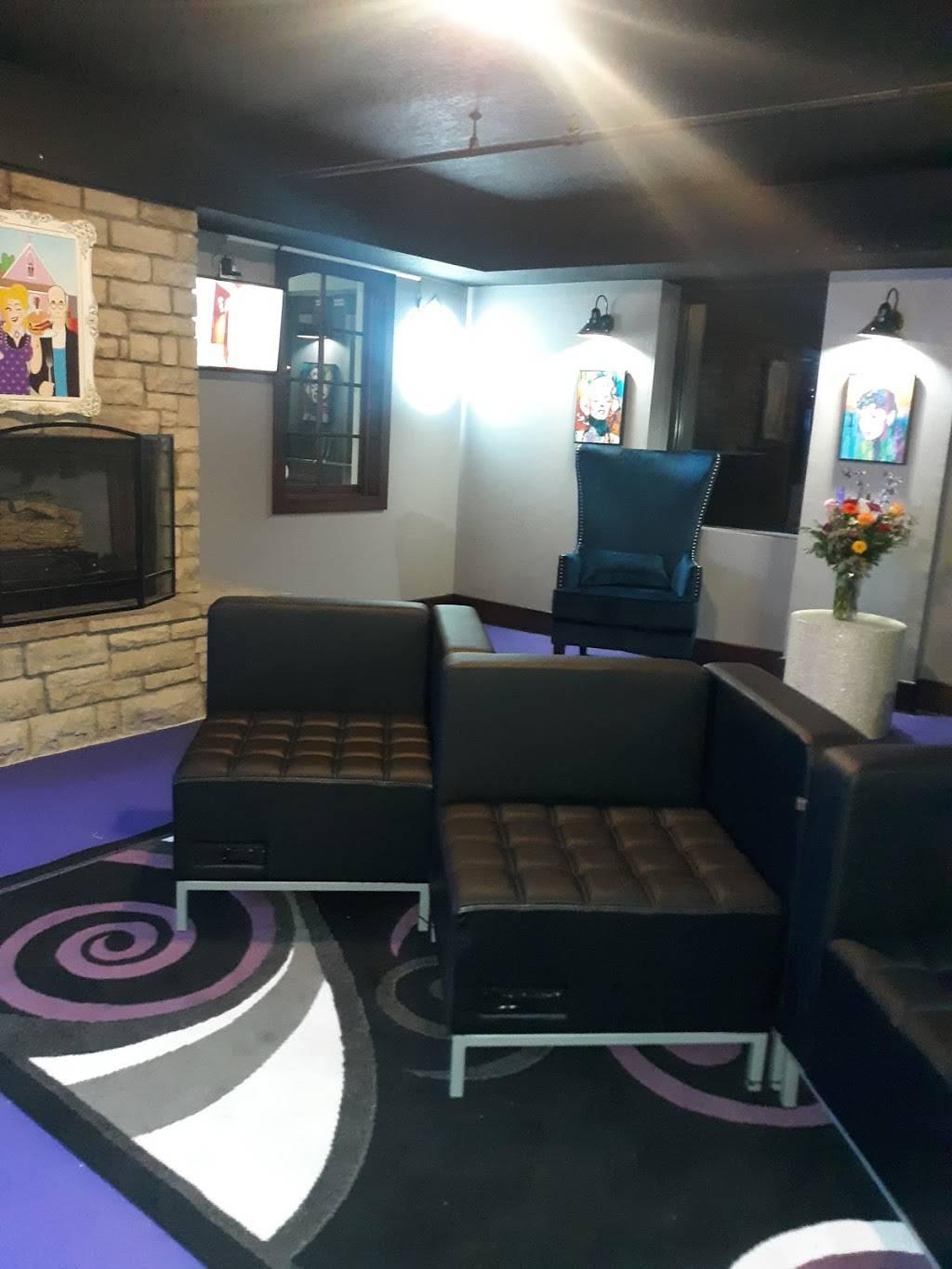 Hamburger Mary’s | restaurant | 26 Main St, Toledo, OH 43605, USA | 4192059393 OR +1 419-205-9393