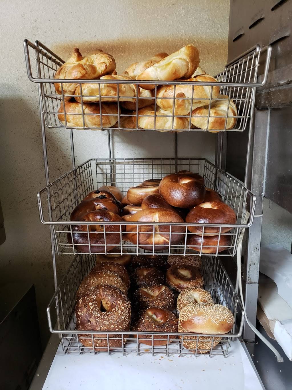 Dunkin | cafe | 5009 Lake Vista Blvd, Fort Mill, SC 29708, USA | 8038027322 OR +1 803-802-7322