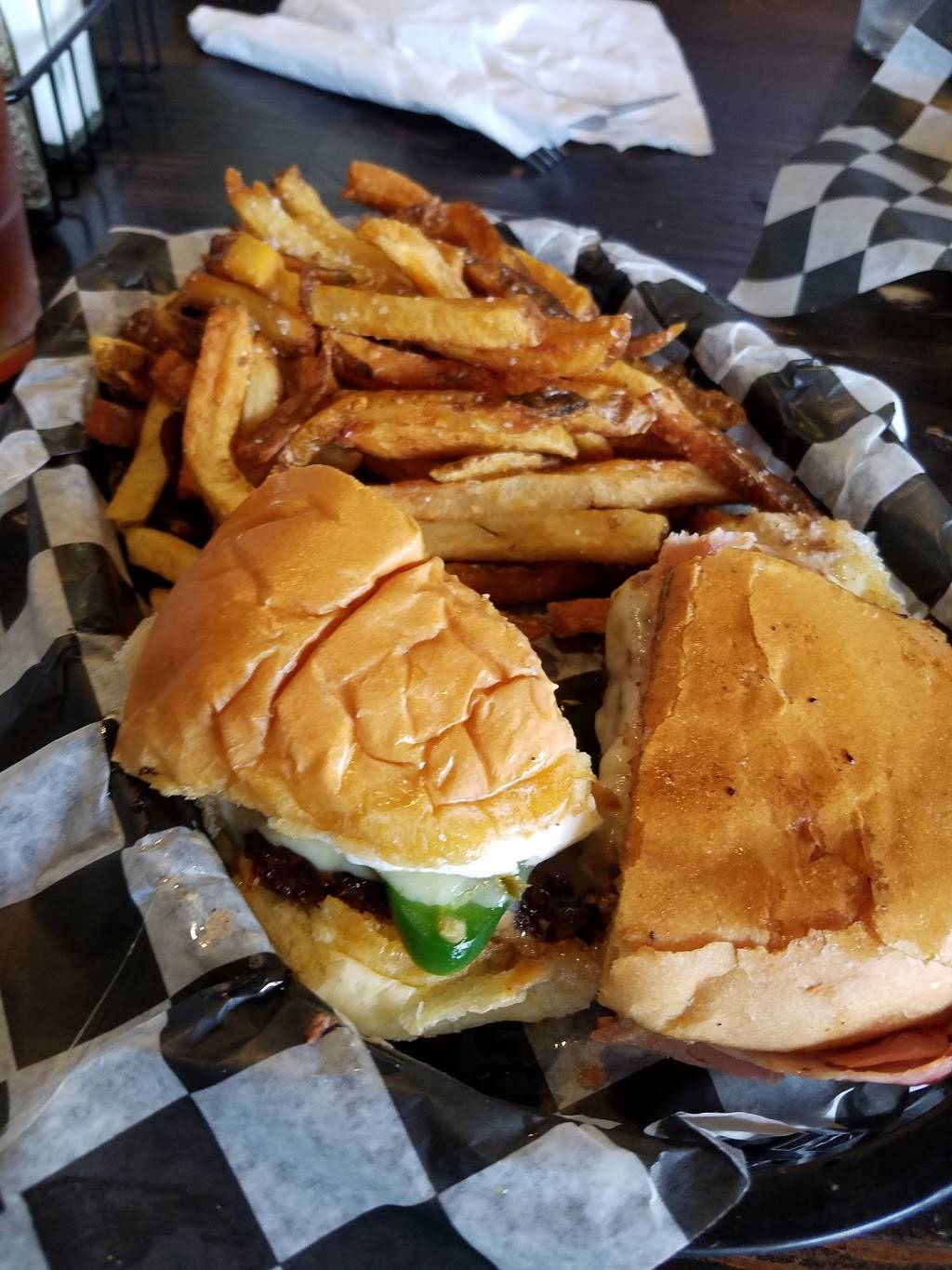 Peppers and Fries | restaurant | 3900 E Lake St, Minneapolis, MN 55406, USA | 6123536730 OR +1 612-353-6730