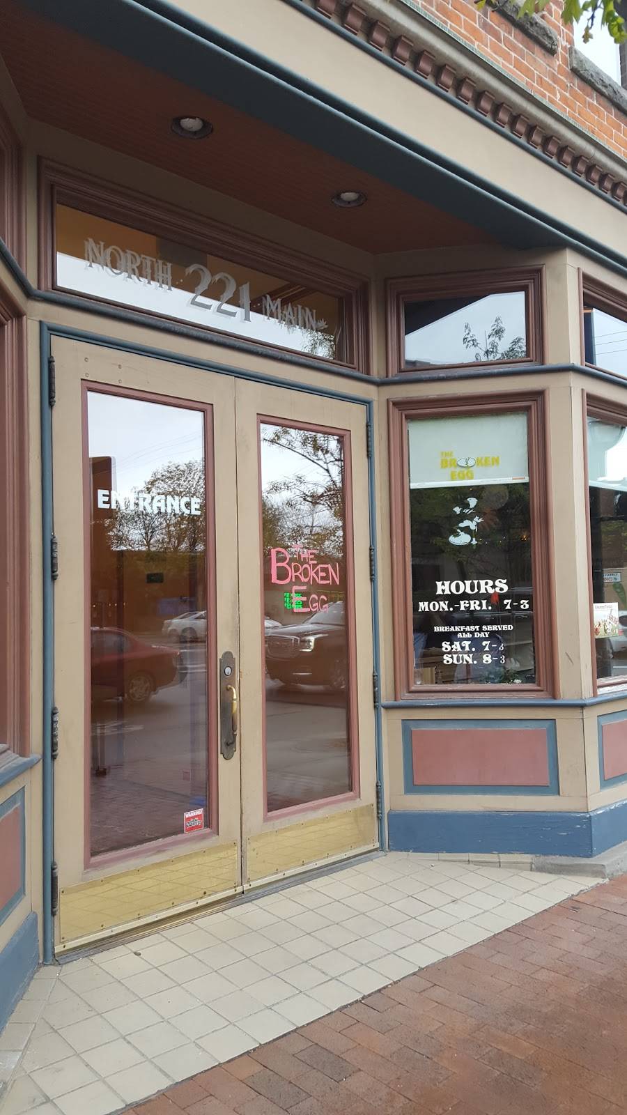 The Broken Egg | restaurant | 221 N Main St, Ann Arbor, MI 48104, USA | 7346655340 OR +1 734-665-5340