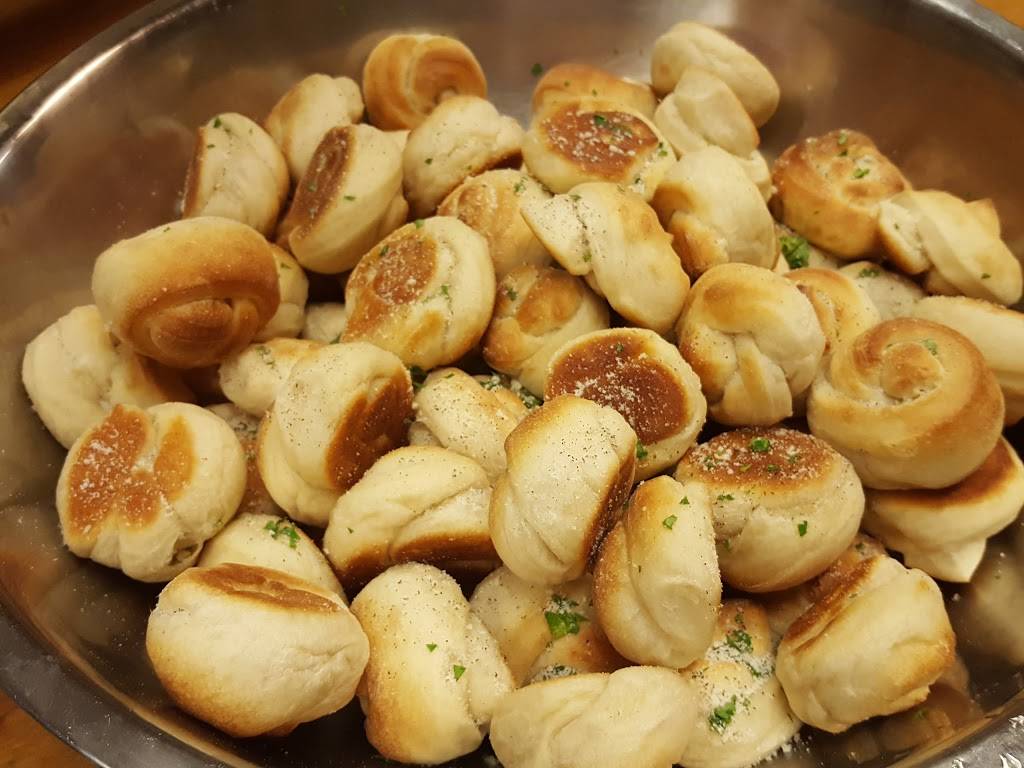 Imperial Pizzeria & Restaurant | restaurant | 650 Wellwood Ave, Lindenhurst, NY 11757, USA | 6312269774 OR +1 631-226-9774