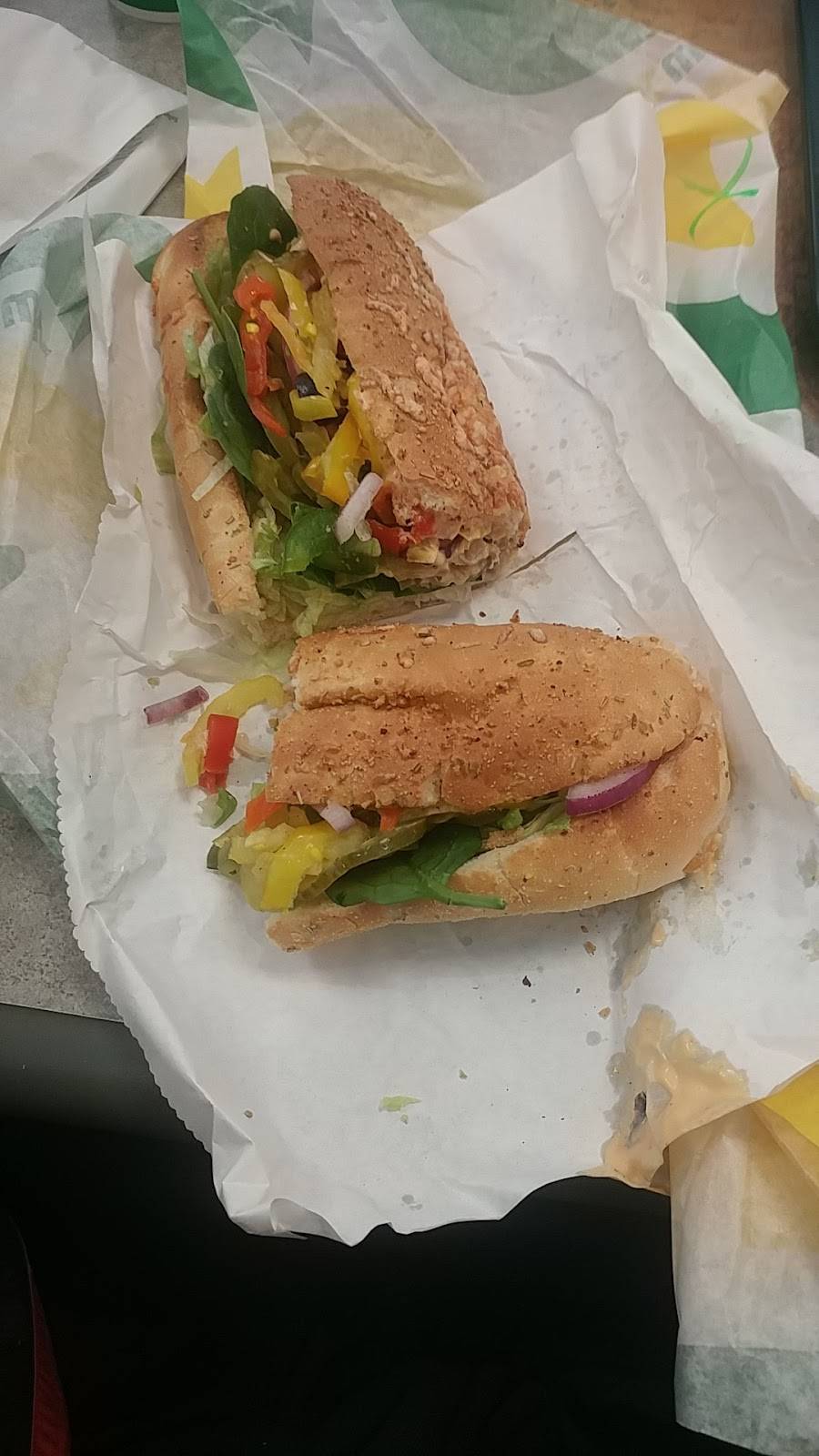 Restaurant SUBWAY | restaurant | 435 Rue Lindsay, Drummondville, QC J2B 1G7, Canada | 8194753658 OR +1 819-475-3658
