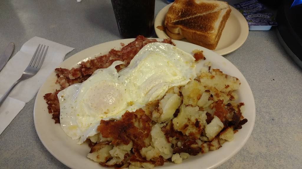 Central Hot Dog | restaurant | 626 Front St, Toledo, OH 43605, USA | 4196983719 OR +1 419-698-3719